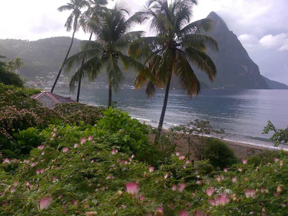 Hummingbird Beach Resort Soufriere Exterior photo