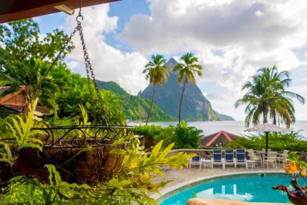 Hummingbird Beach Resort Soufriere Exterior photo