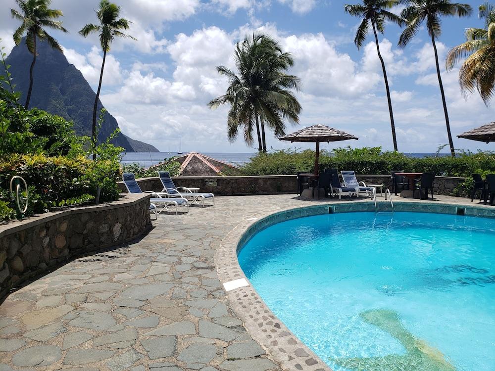 Hummingbird Beach Resort Soufriere Exterior photo