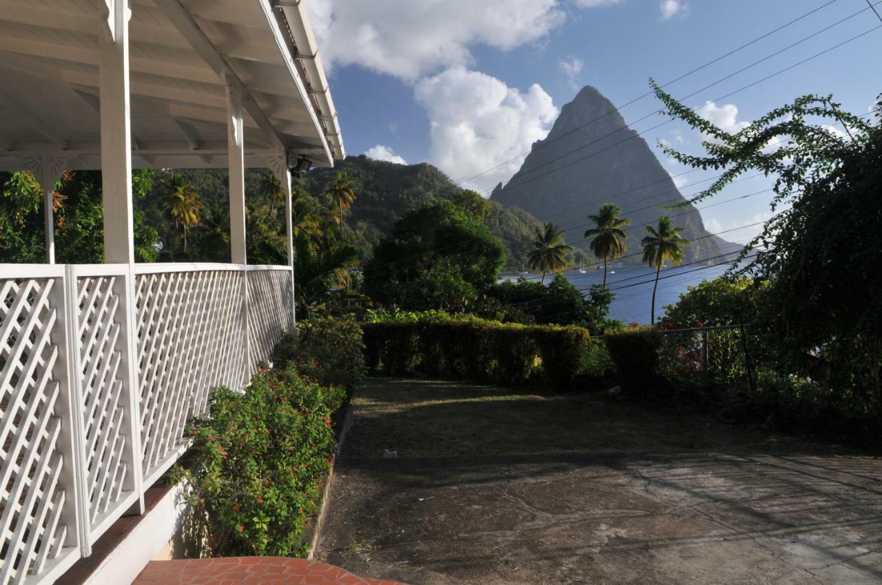 Hummingbird Beach Resort Soufriere Exterior photo